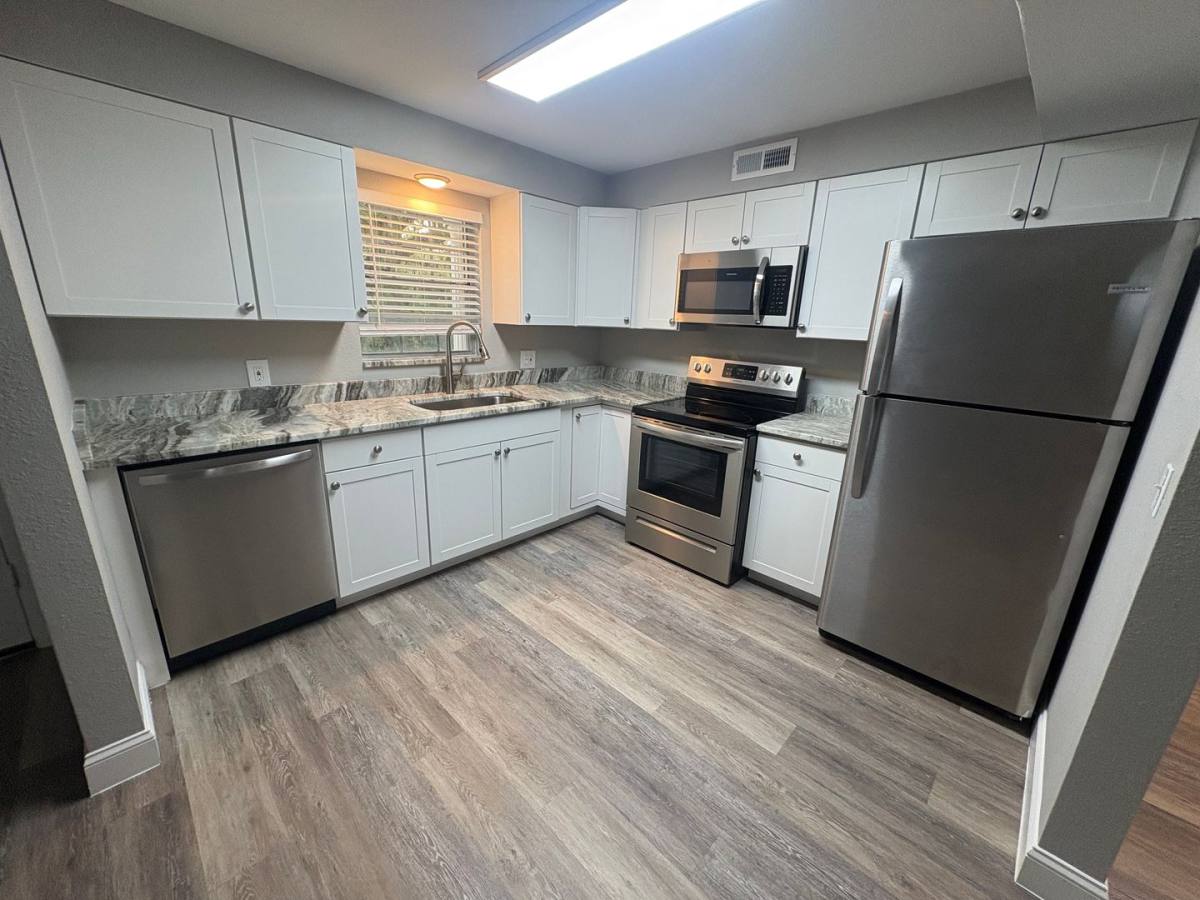 Apartment for rent at 420 S Palmetto St, Leesburg, FL 34748