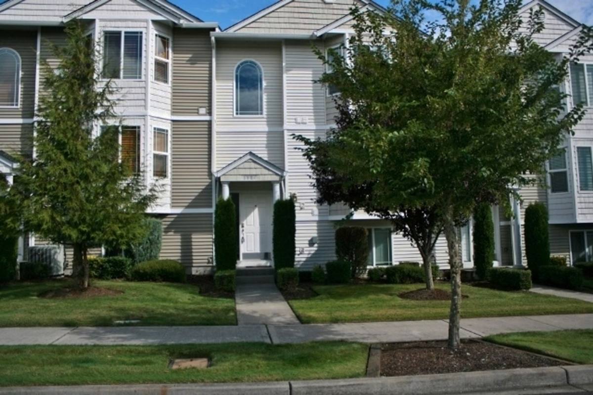 Townhouse for rent at 3324 Mia St NE, Olympia, WA 98516