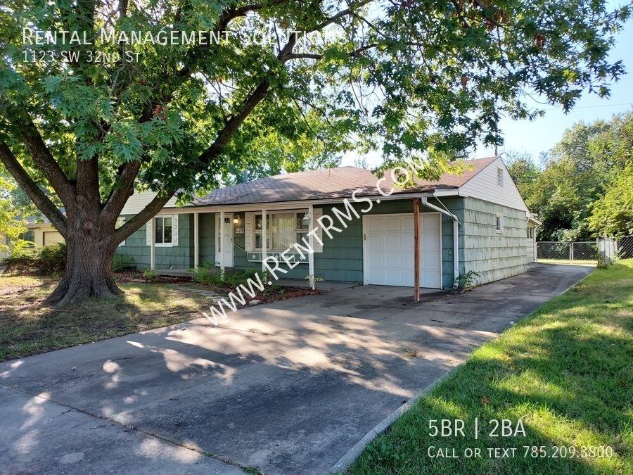House for rent at 1123 SW 32nd St, Topeka, KS 66611