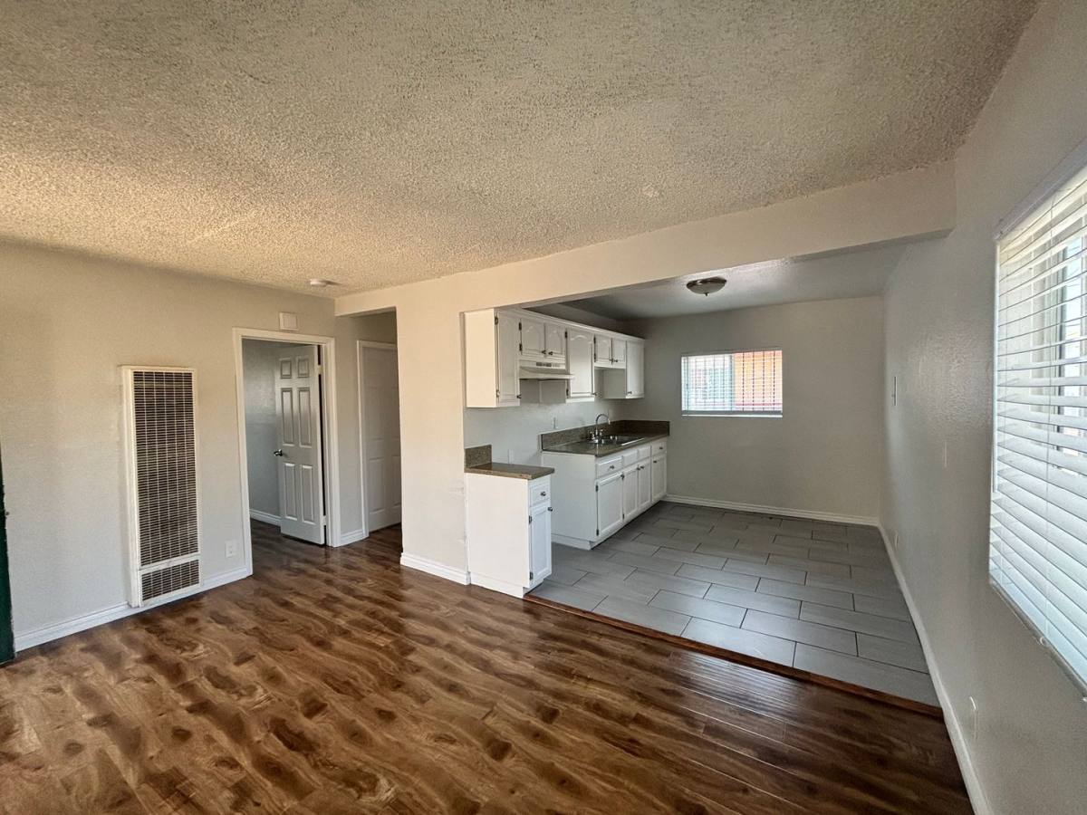 Apartment for rent at 11425 S Figueroa St, Los Angeles, CA 90061