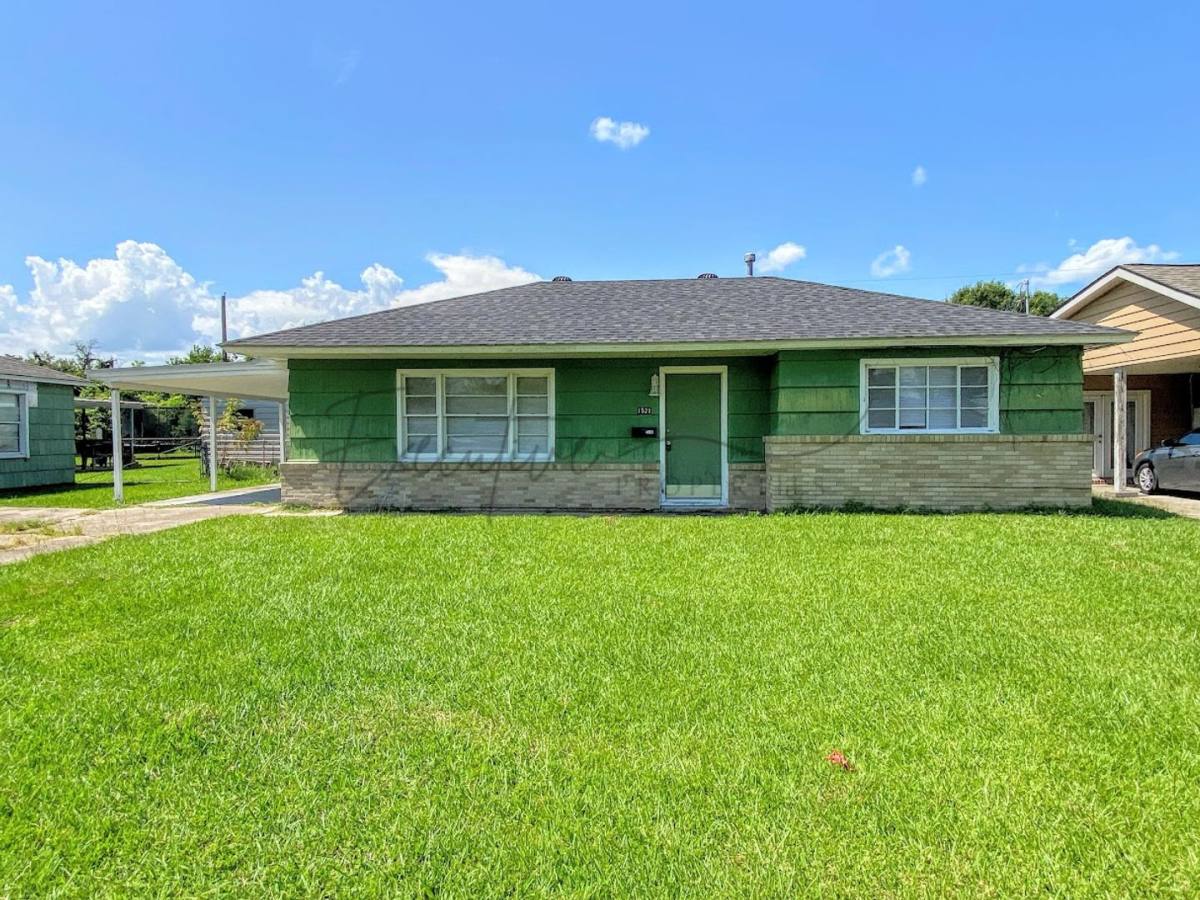 House for rent at 1521 E School St, Lake Charles, LA 70607