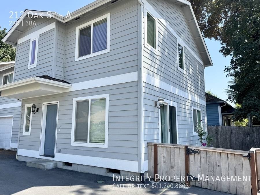 Apartment for rent at 212 Oak St #A, Rogue River, OR 97537