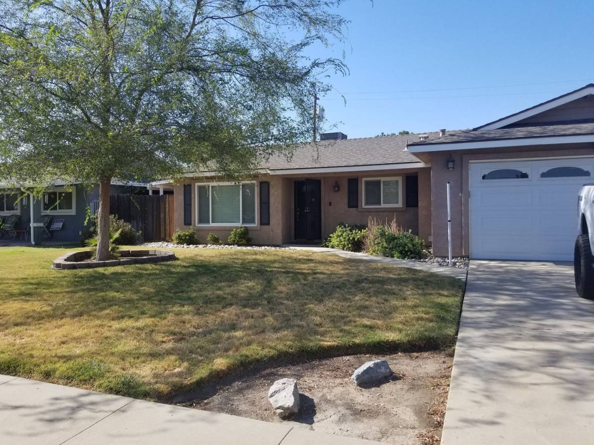 House for rent at 304 W Earl Way, Hanford, CA 93230
