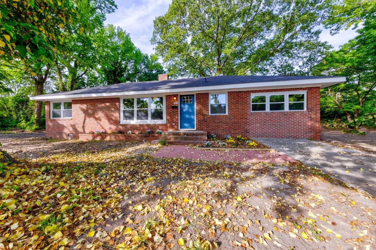 House for rent at 1557 N Great Neck Rd, Virginia Beach, VA 23454