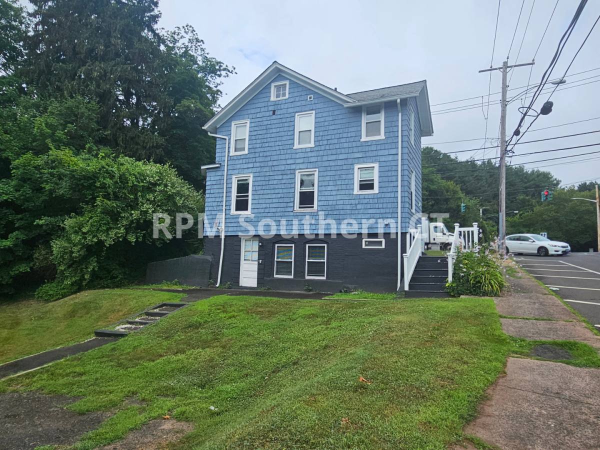 House for rent at 33 Evergreen Ave, Hamden, CT 06518