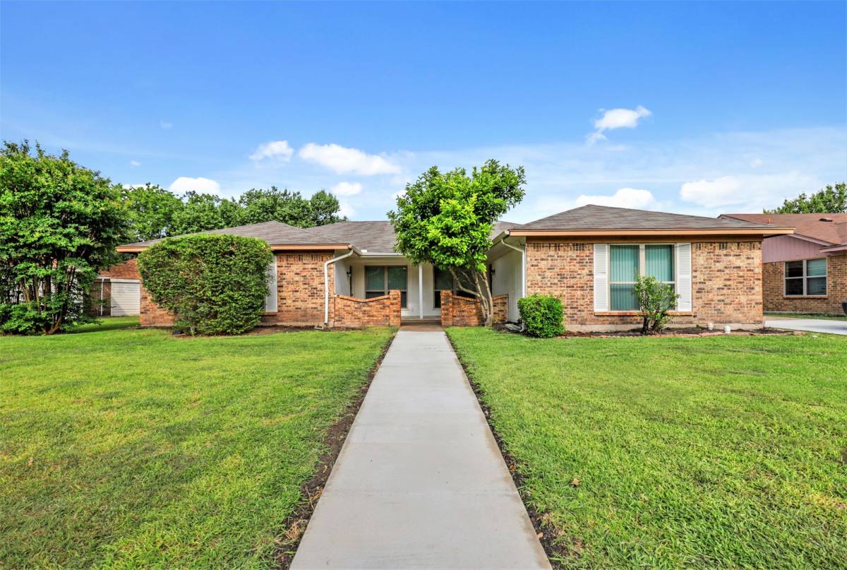 House for rent at 936 Cottonwood Trail, Fort Worth, TX 76126