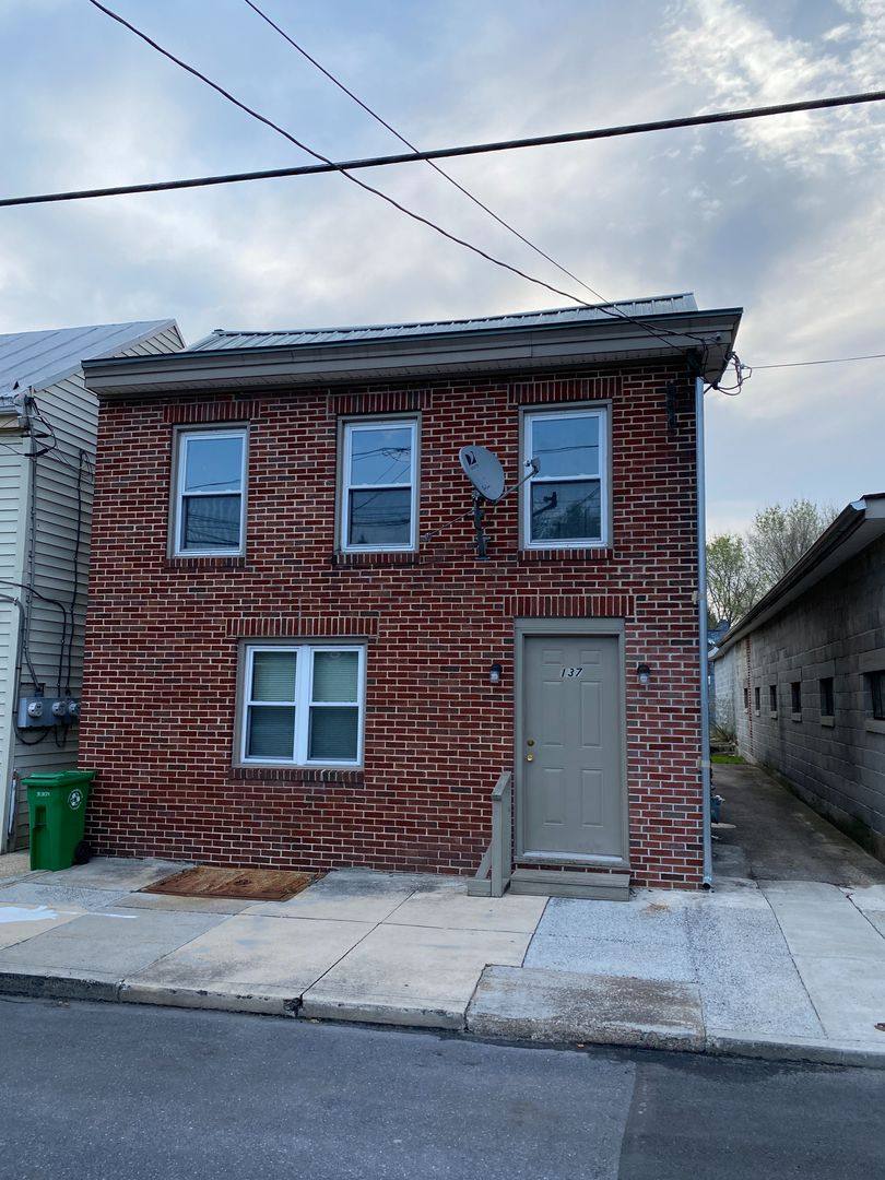 Apartment for rent at 137 N W, Carlisle, PA 17013