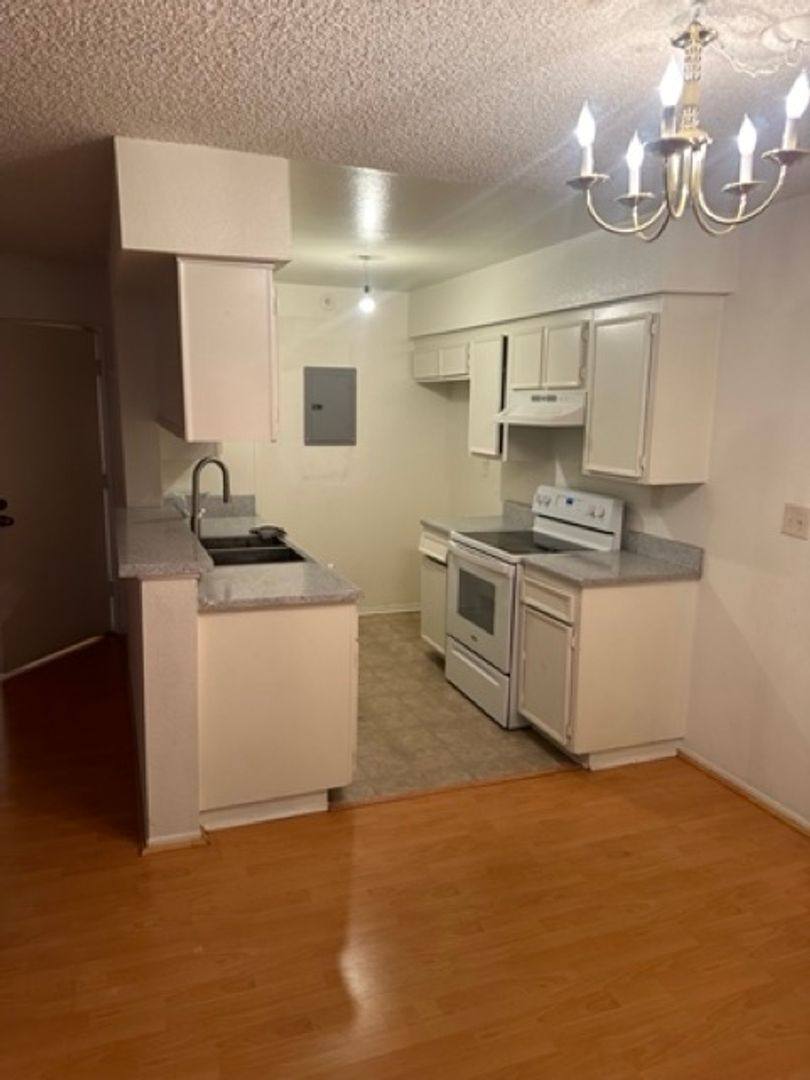 Apartment for rent at 300 N Cedar St, Glendale, CA 91206