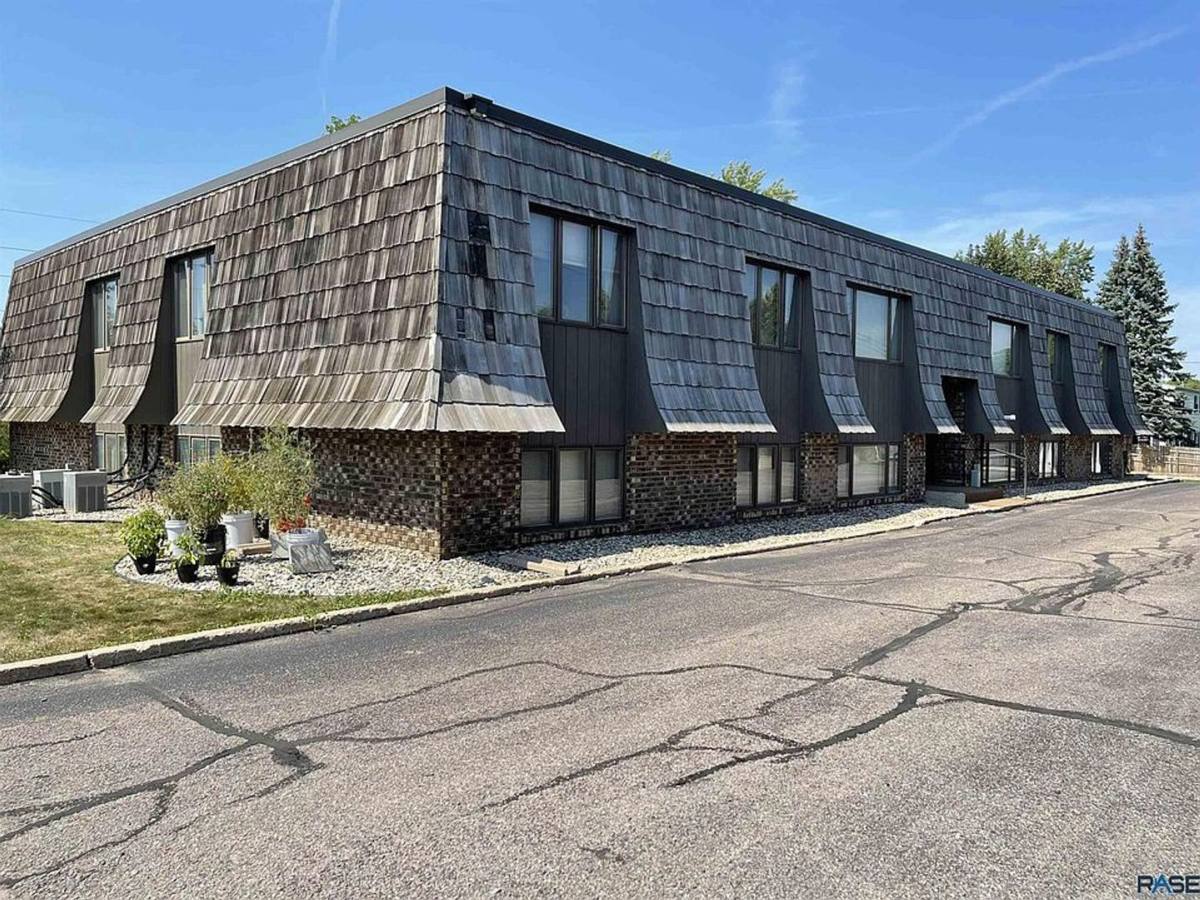 Apartment for rent at 2400 S Cliff Ave, Sioux Falls, SD 57105