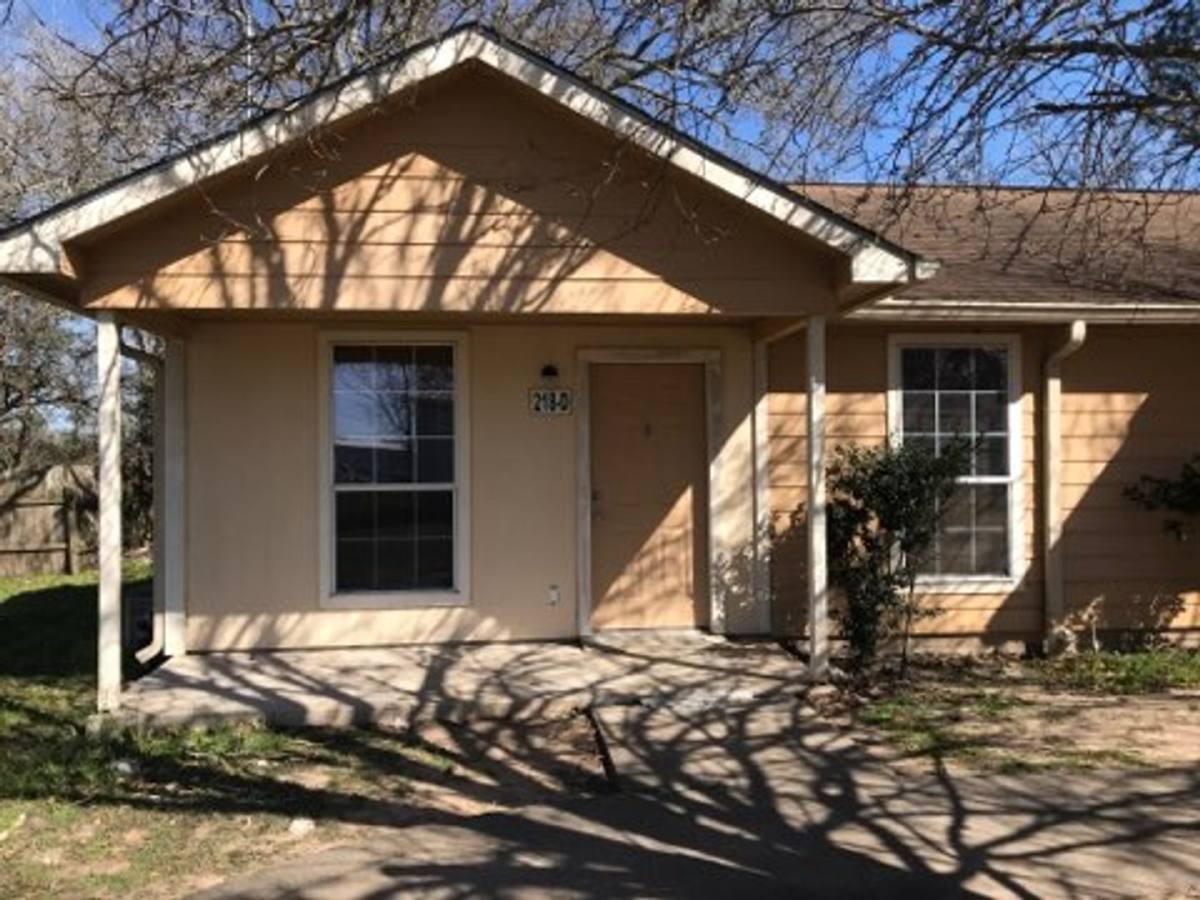 Apartment for rent at 218 Stockton, East Bernard, TX 77435