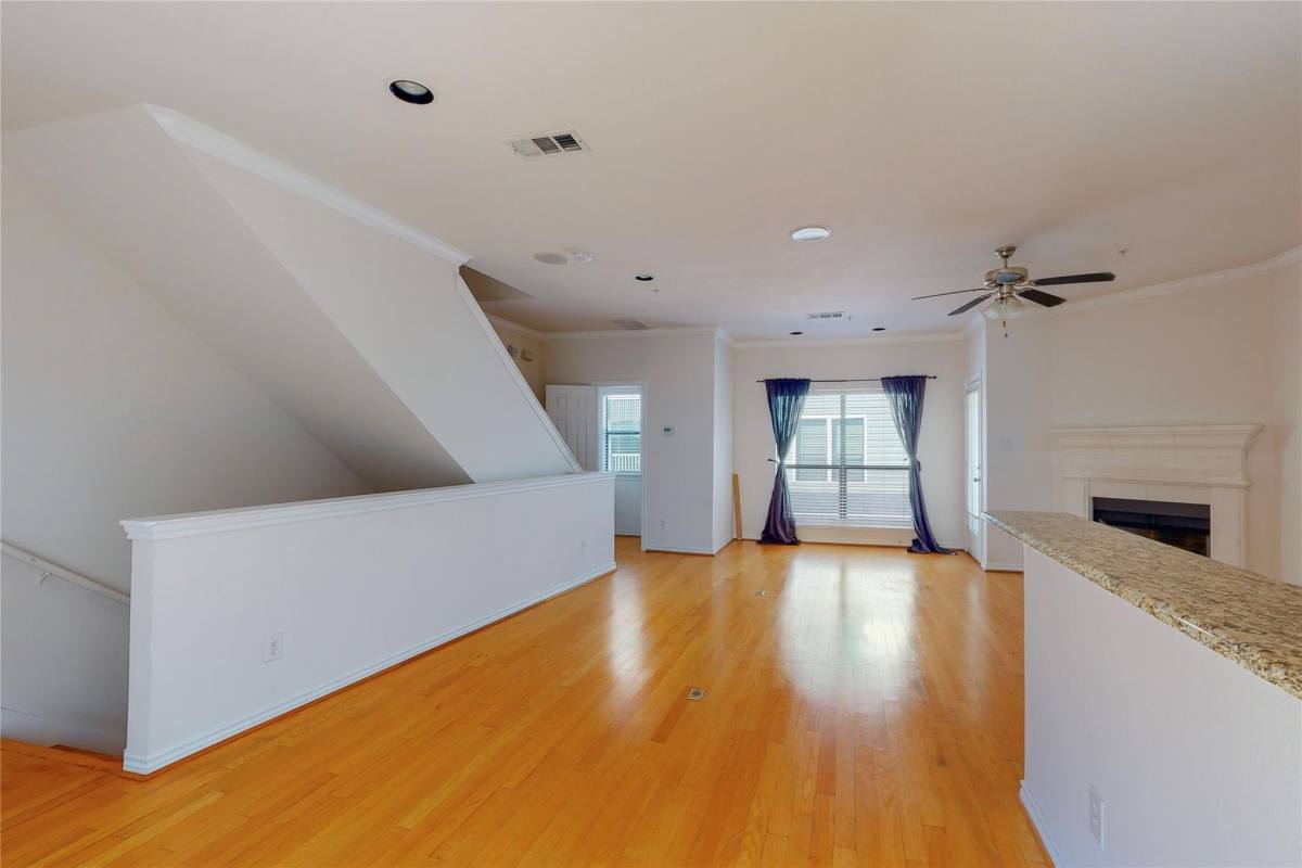 Townhouse for rent at 2415 Stutz Dr #H, Dallas, TX 75235