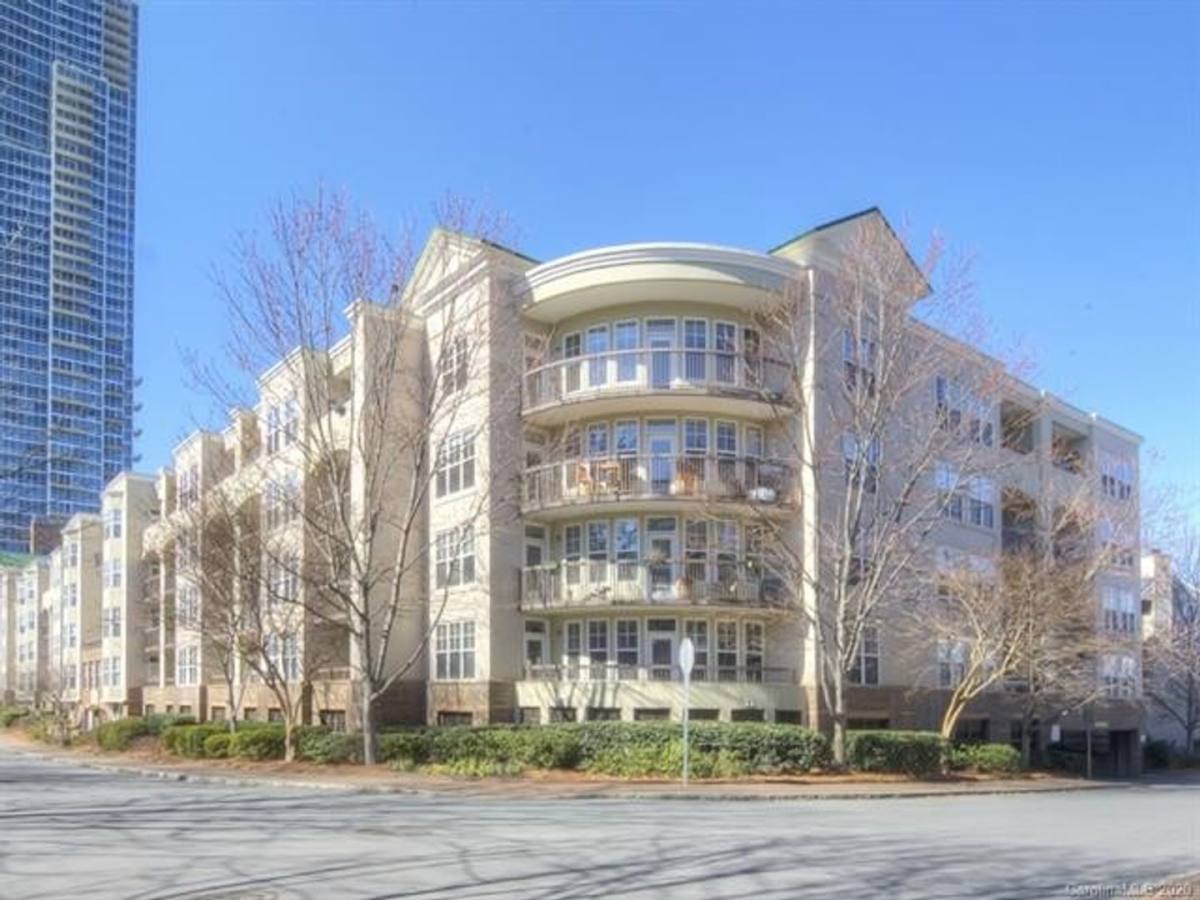 Condo for rent at 405 W 7th St, Charlotte, NC 28202