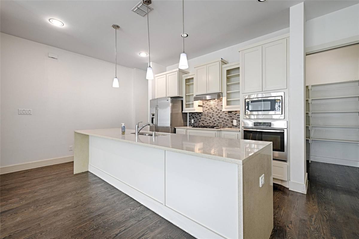 Townhouse for rent at 3108 Pavonia Dr, Dallas, TX 75204