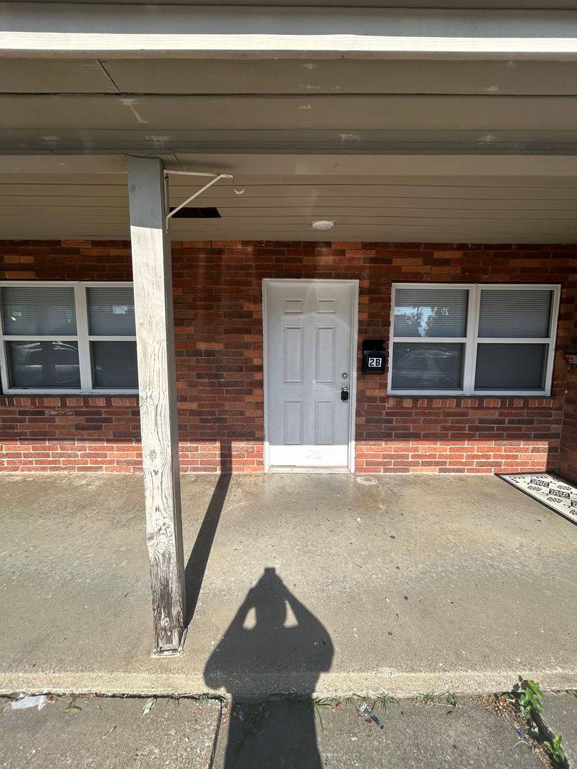 Apartment for rent at 702-704 Oak St, Rogers, AR 72756