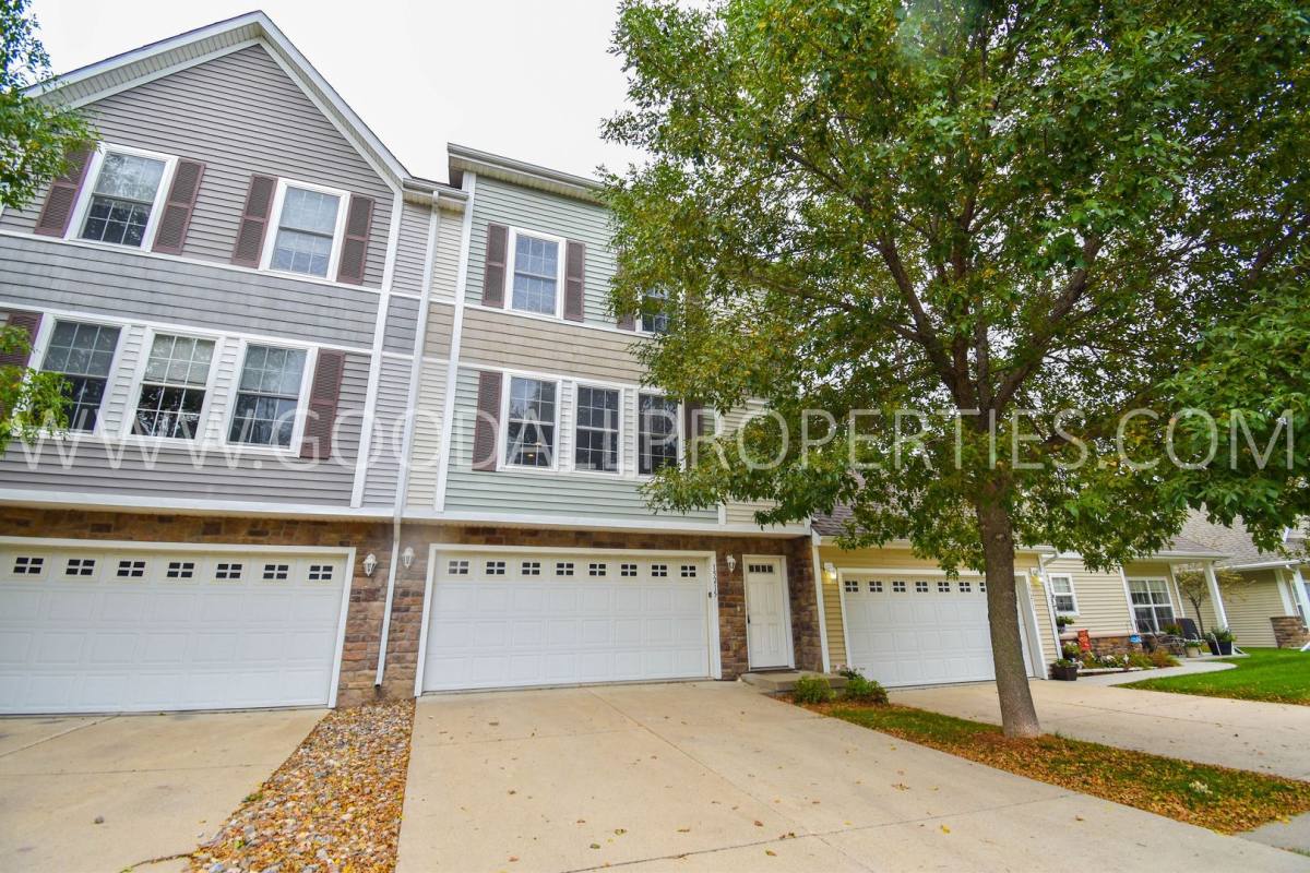 Townhouse for rent at 15215 Townsend Ave, Urbandale, IA 50323