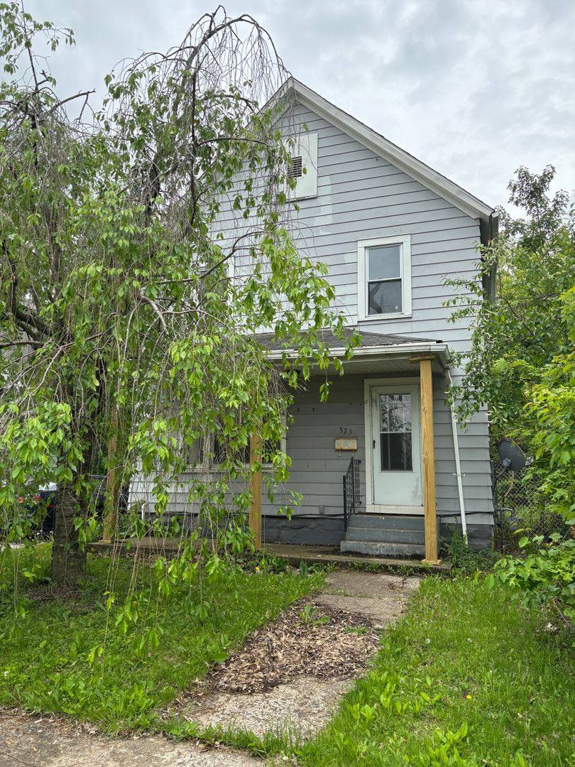 House for rent at 323 W 25th St, Lorain, OH 44052