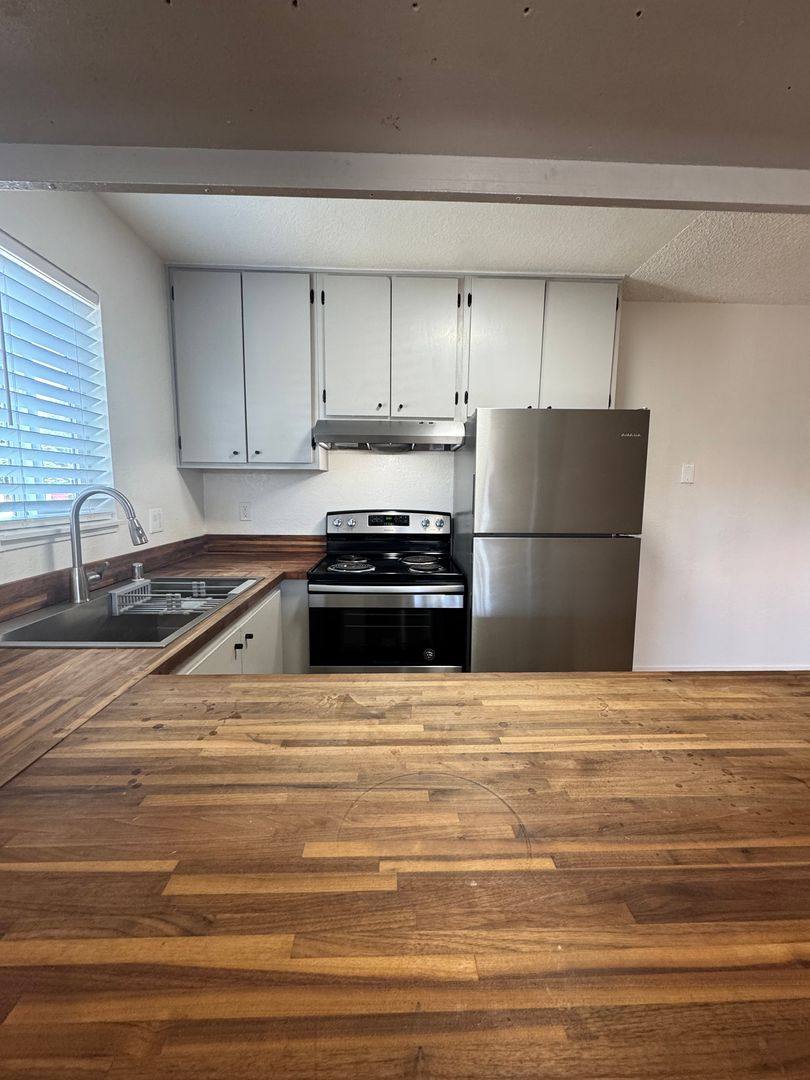 Townhouse for rent at 2627 Alamo Dr, Anderson, CA 96007