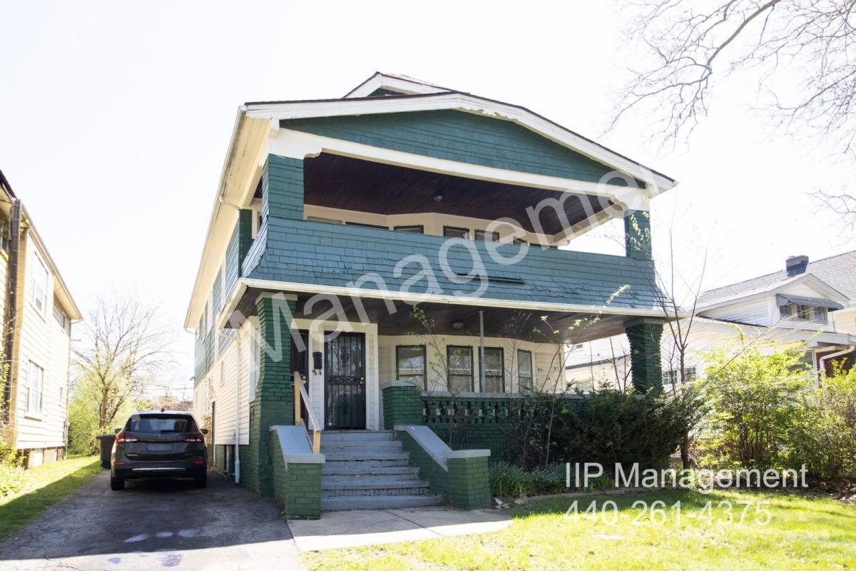 Apartment for rent at 3589 Chelton Rd, Cleveland, OH 44120