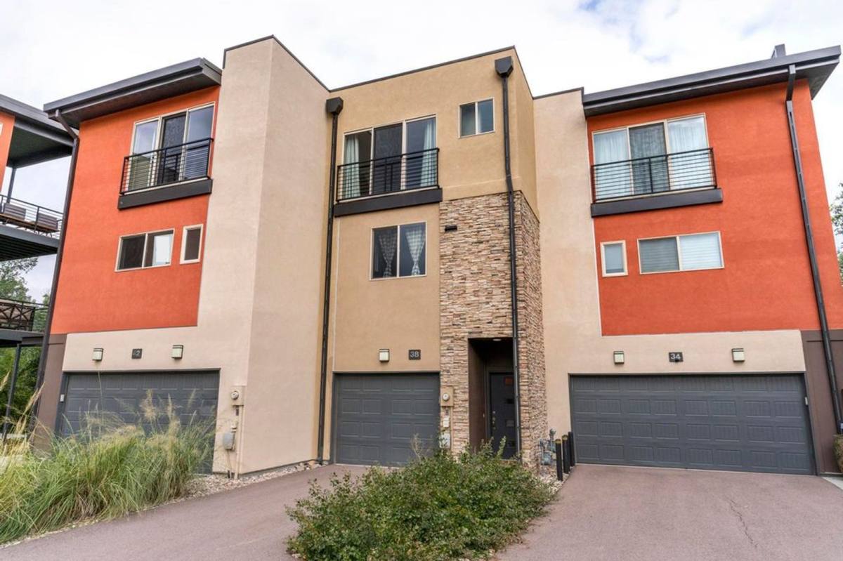 Townhouse for rent at 38 Cheyenne Blvd, Colorado Springs, CO 80905