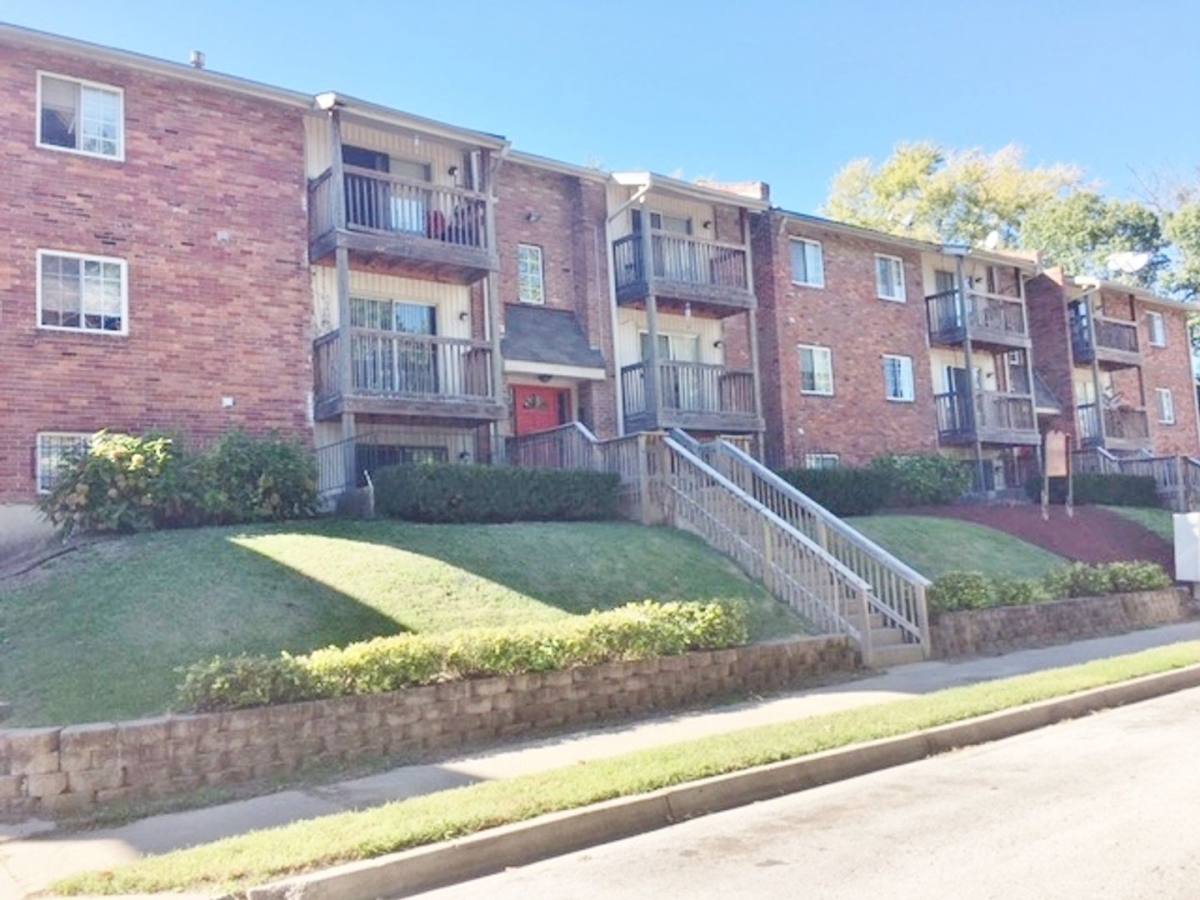 Apartment for rent at 4038-4040 McGee St, Kansas City, MO 64111