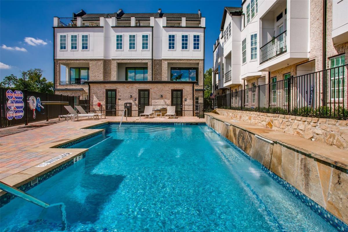 Townhouse for rent at 4627 Warwood Lane, Dallas, TX 75219