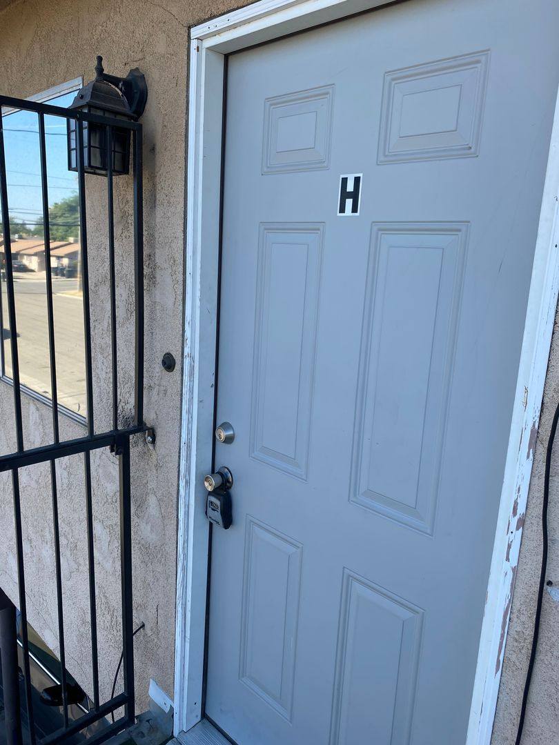 Apartment for rent at 824 W Murray Ave, Visalia, CA 93291