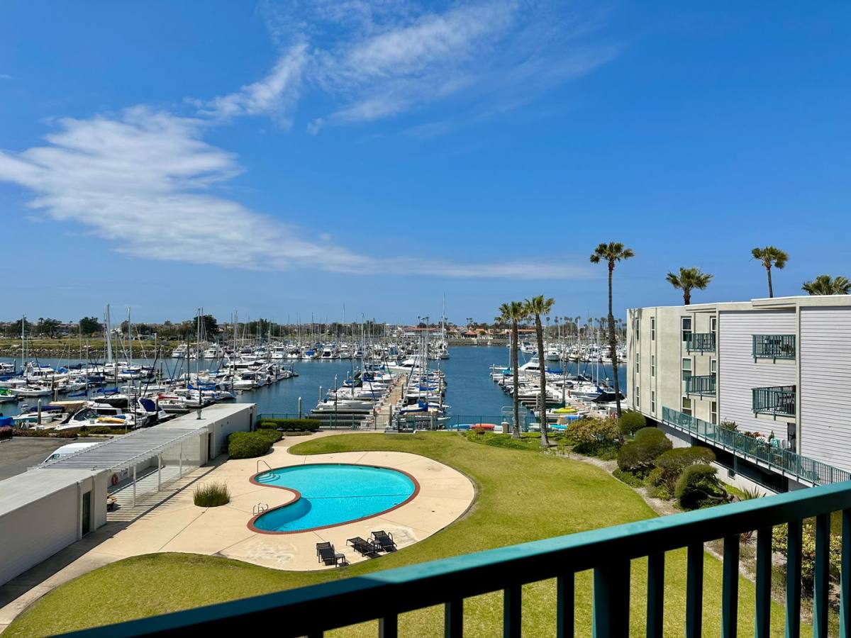 Apartment for rent at 2901 Peninsula Rd, Oxnard, CA 93035