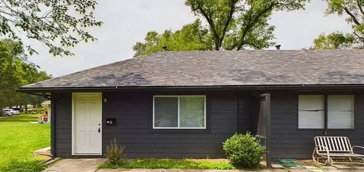 Apartment for rent at 15216 Bellaire Ave, Grandview, MO 64030
