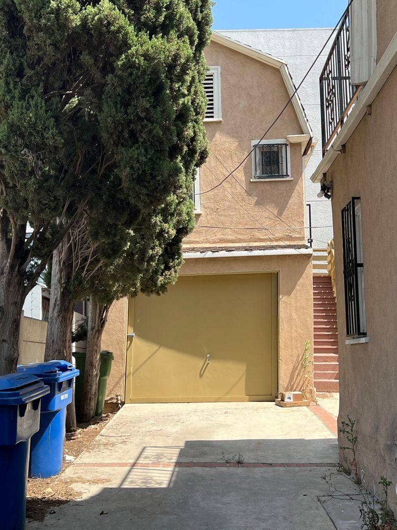 Apartment for rent at 6553 1 2 Franklin Ave, Los Angeles, CA 90028
