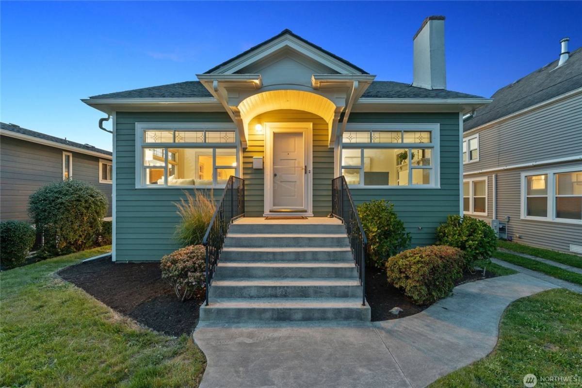 House for rent at 122 N 76th St, Seattle, WA 98103
