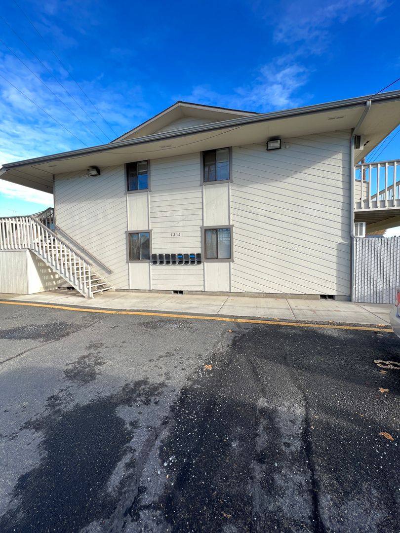 Apartment for rent at 1215 S 16th Ave, Yakima, WA 98902