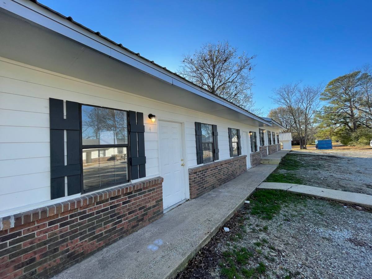 Apartment for rent at 106 S Smith St, Booneville, MS 38829