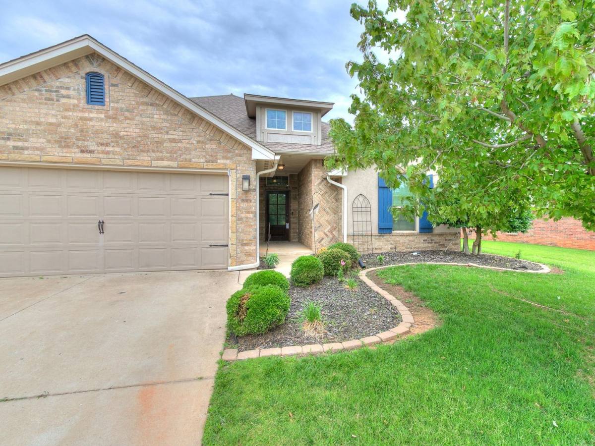 House for rent at 4817 Arbuckle Dr, Edmond, OK 73025