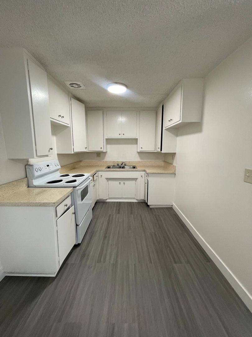 Apartment for rent at 1650 Newport Ave, Long Beach, CA 90804