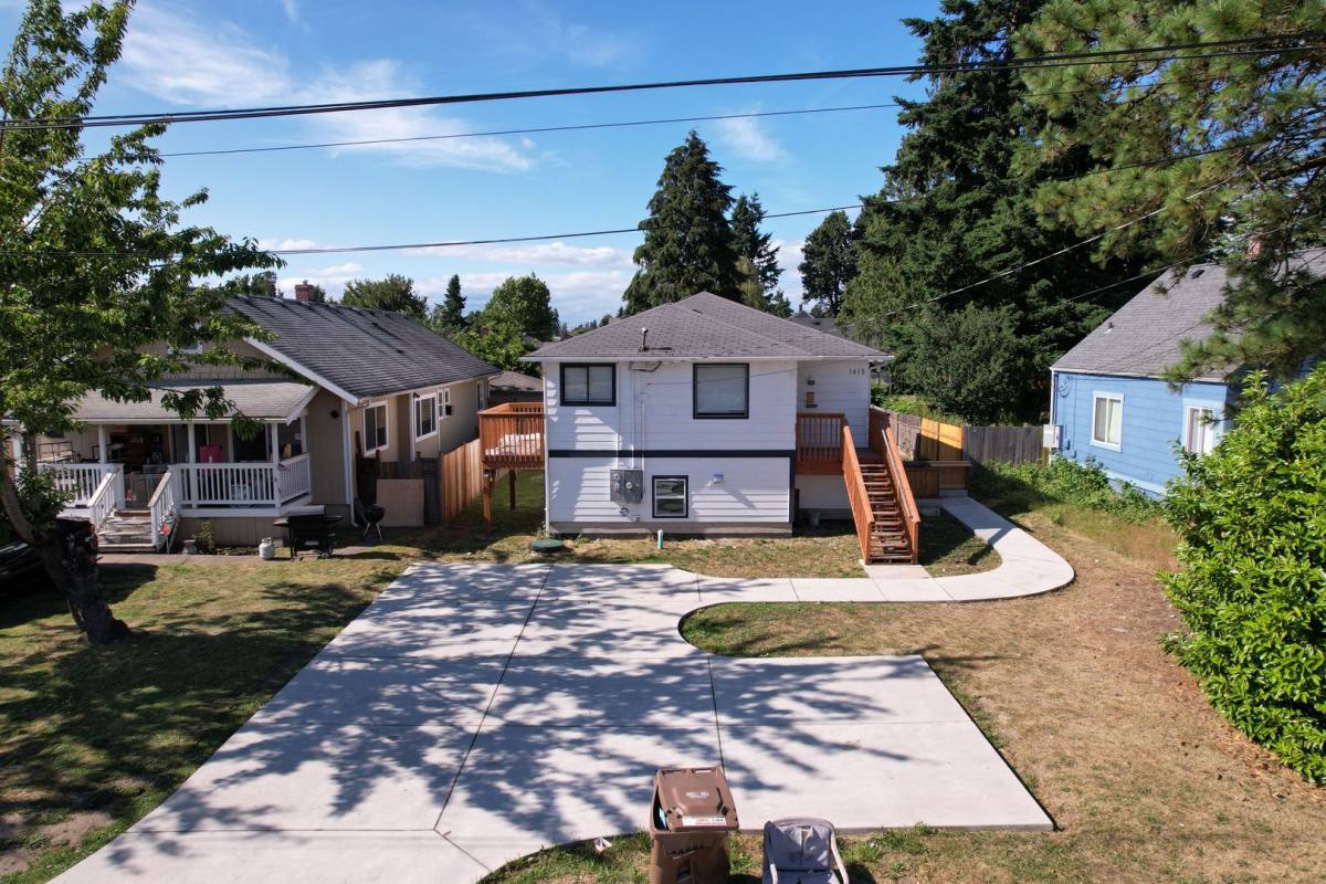 Apartment for rent at 1415 S 56th St, Tacoma, WA 98408
