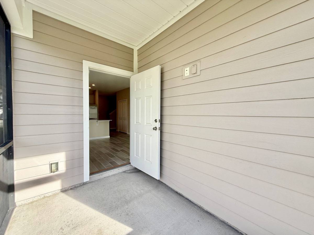 Townhouse for rent at 1193 Beach Dune Dr, Atlantic Beach, FL 32233