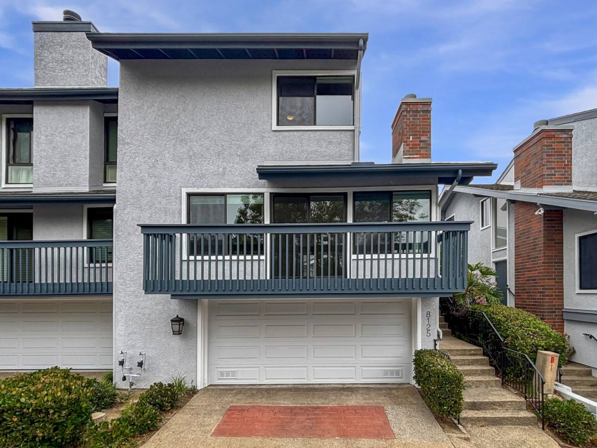 Townhouse for rent at 8125 Caminito Mallorca, La Jolla, CA 92037