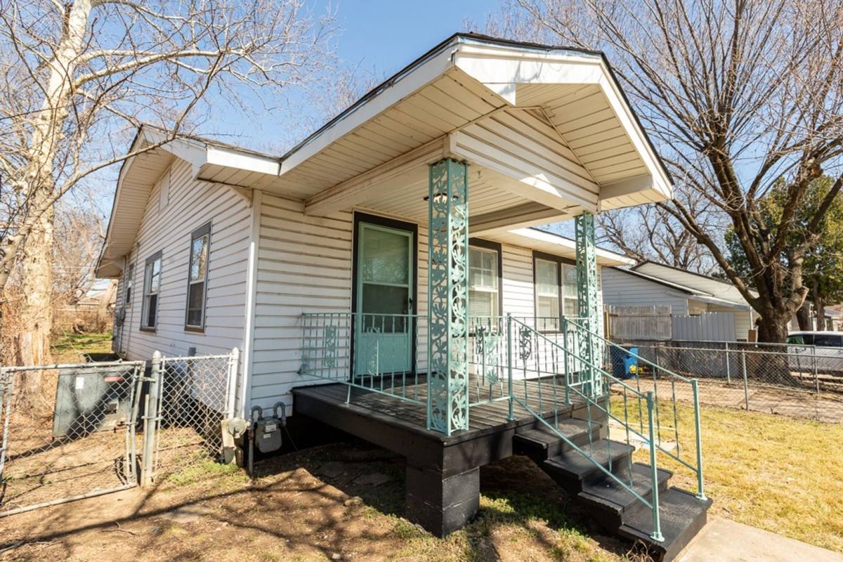 Townhouse for rent at 3515 E King Place, Tulsa, OK 74115
