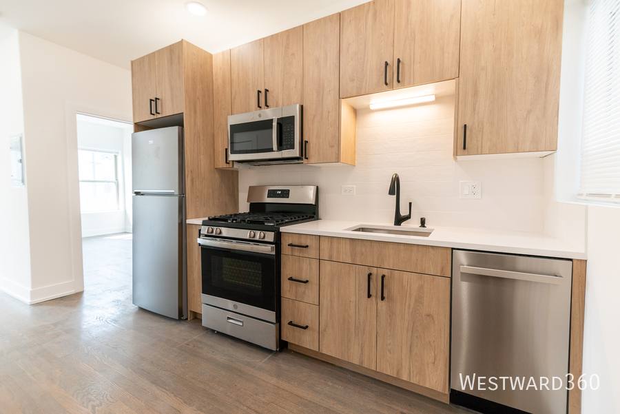 Condo for rent at 6203 N Glenwood #2, Chicago, IL 60660