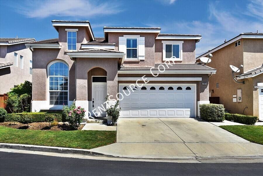 House for rent at 21575 Oak Dr, Santa Clarita, CA 91350