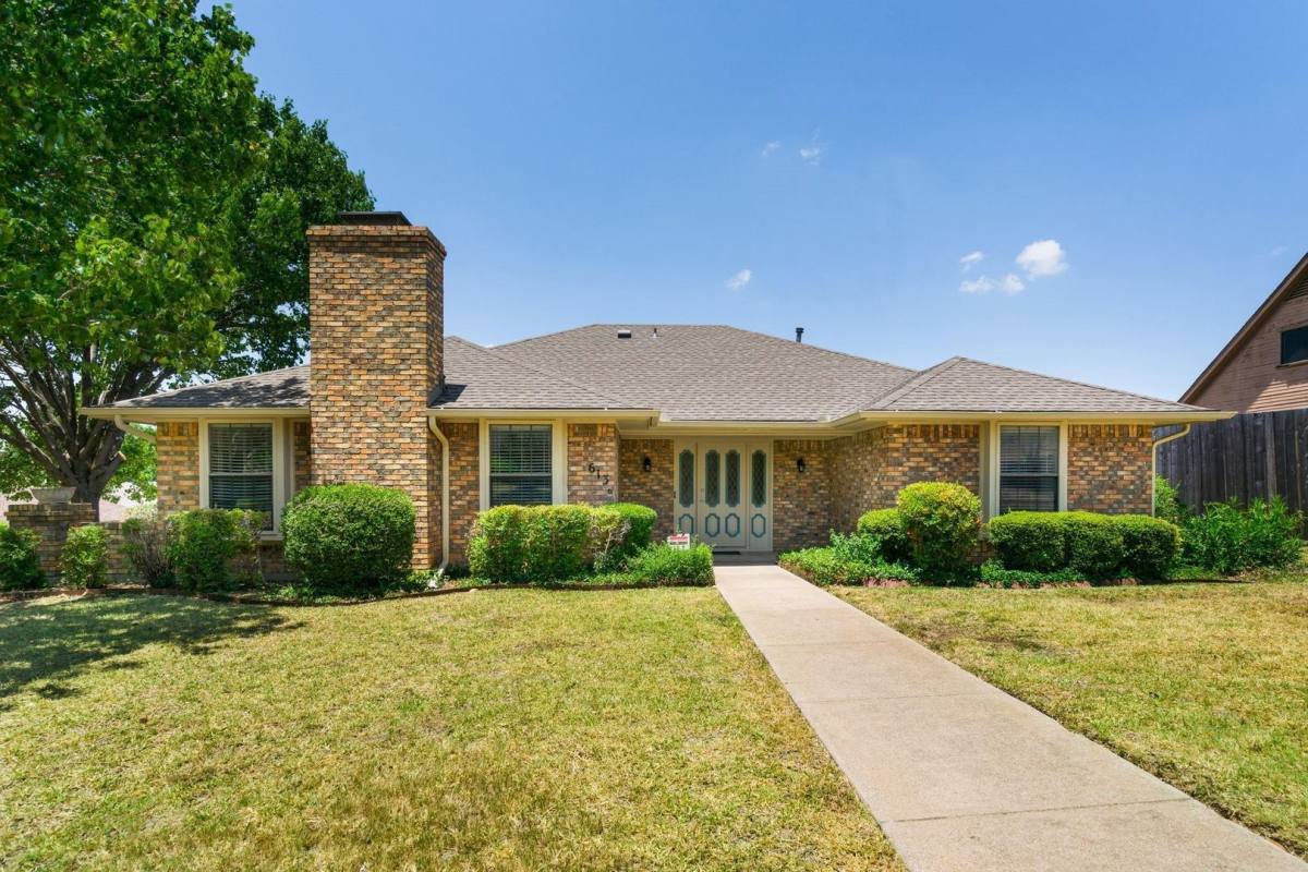 House for rent at 613 Hidden Brooke Dr, Desoto, TX 75115
