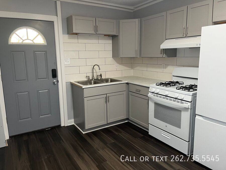 Apartment for rent at 2007 Washington Ave #4, Racine, WI 53403