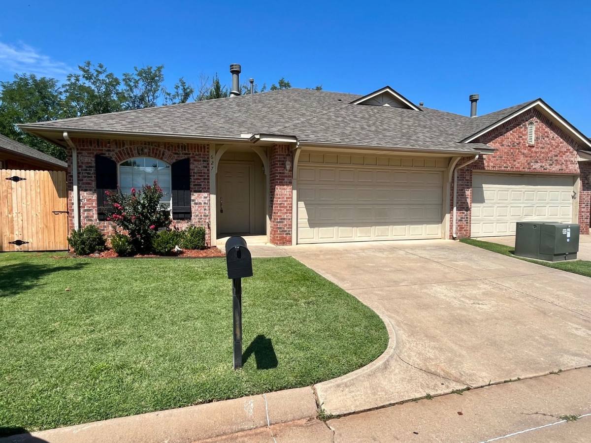 House for rent at 627 Sisken Court, Edmond, OK 73003