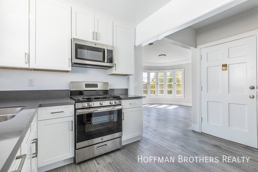 Apartment for rent at 3811 1 4 W Adams Blvd, Los Angeles, CA 90018