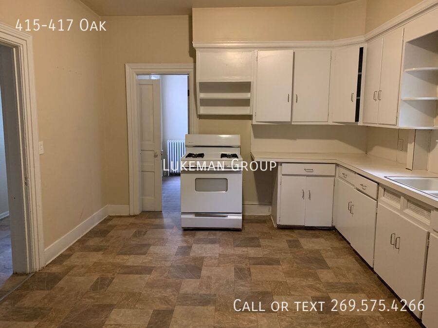 Apartment for rent at 415-417 Oak, Kalamazoo, MI 49007