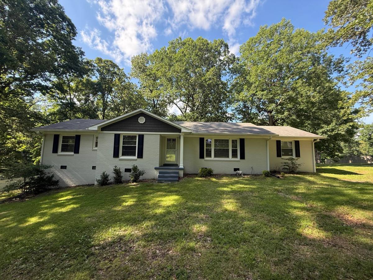 House for rent at 105 Lone Oak Dr, Dickson, TN 37055