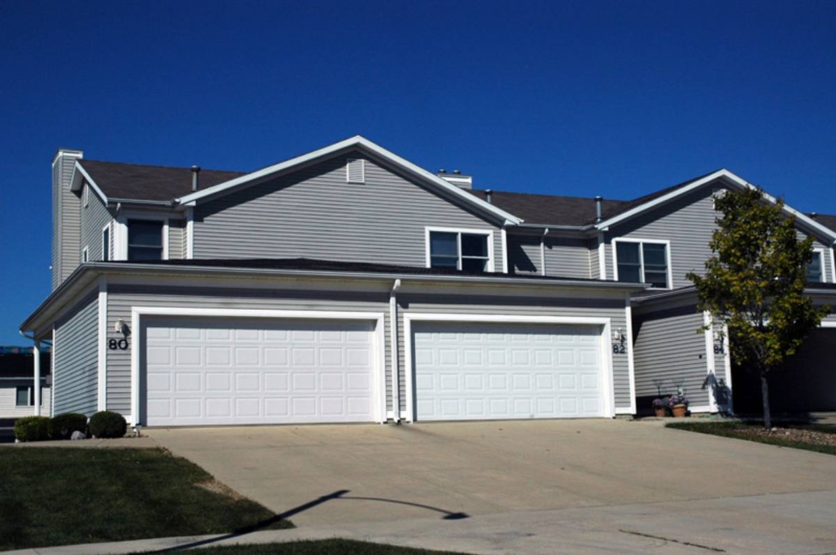 Townhouse for rent at 80-90 Yotzonot Dr, Bloomington, IL 61704