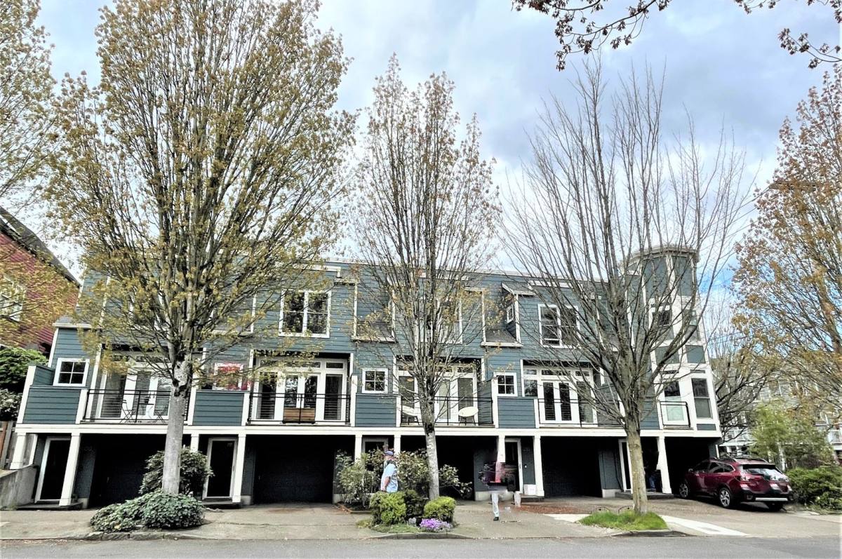 Townhouse for rent at 1723 NW 25th Ave, Portland, OR 97210