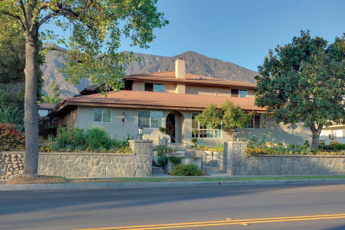 Apartment for rent at 633 W Sierra Madre Blvd, Sierra Madre, CA 91024