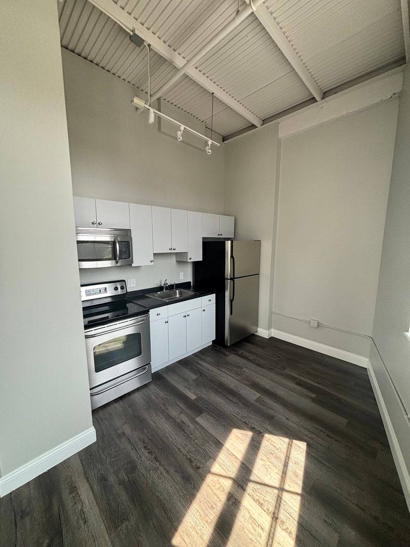 Apartment for rent at 24 Mount Vernon St, Lynn, MA 01901